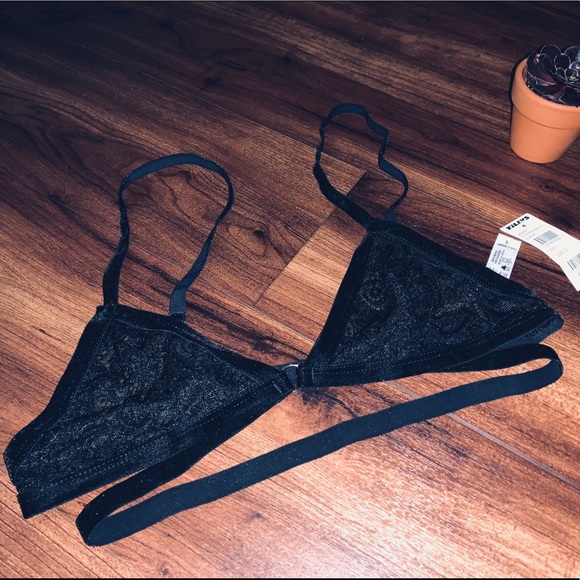 🚫SOLD🚫🥀 Velvet & Lace Making Magic Bralette - Picture 3 of 6